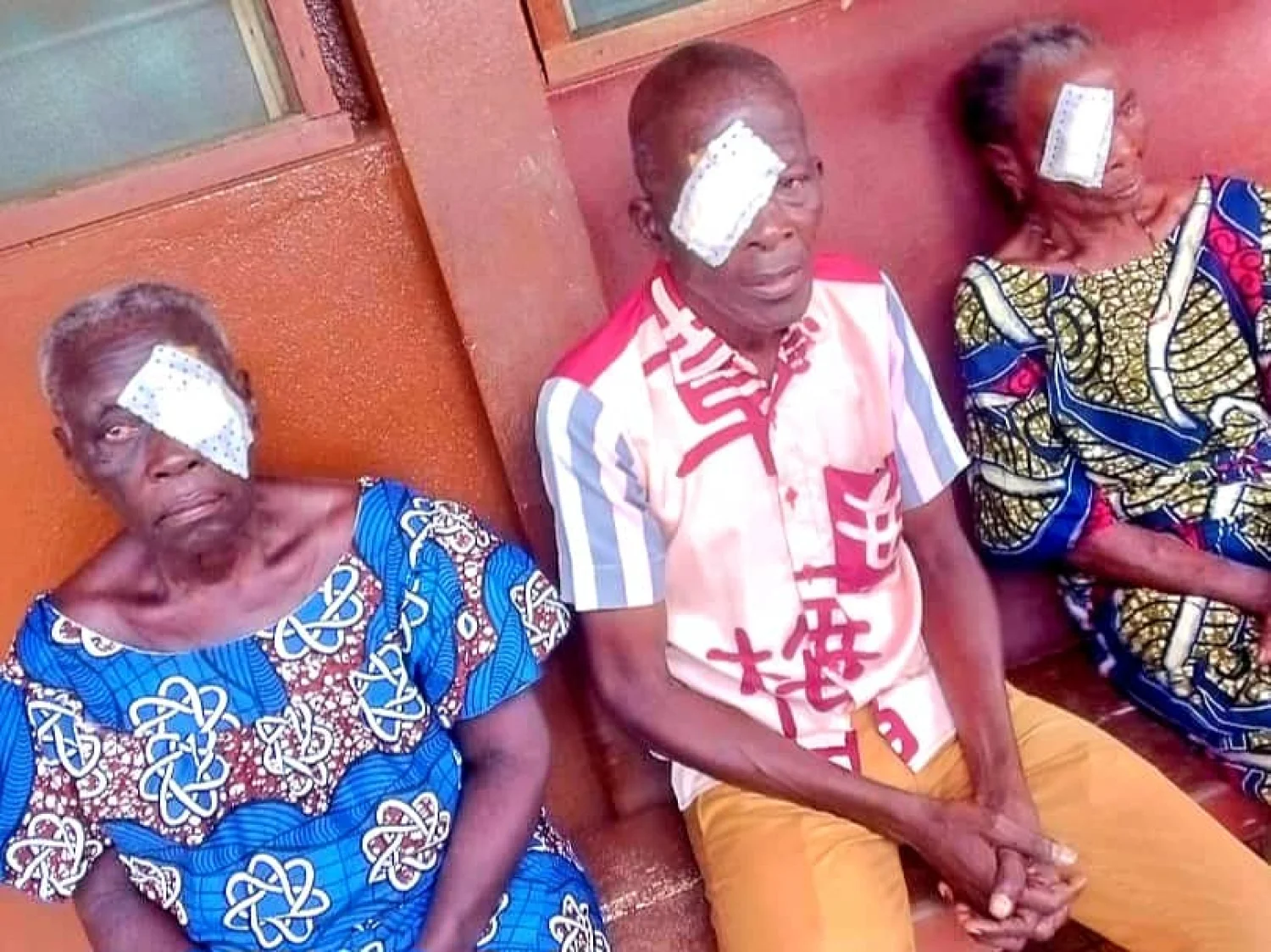 Le PNLMNT en action : Plus de 200 patients opérés gratuitement de la cataracte à Comè